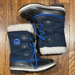Sorel Navy and Black Winter Boots